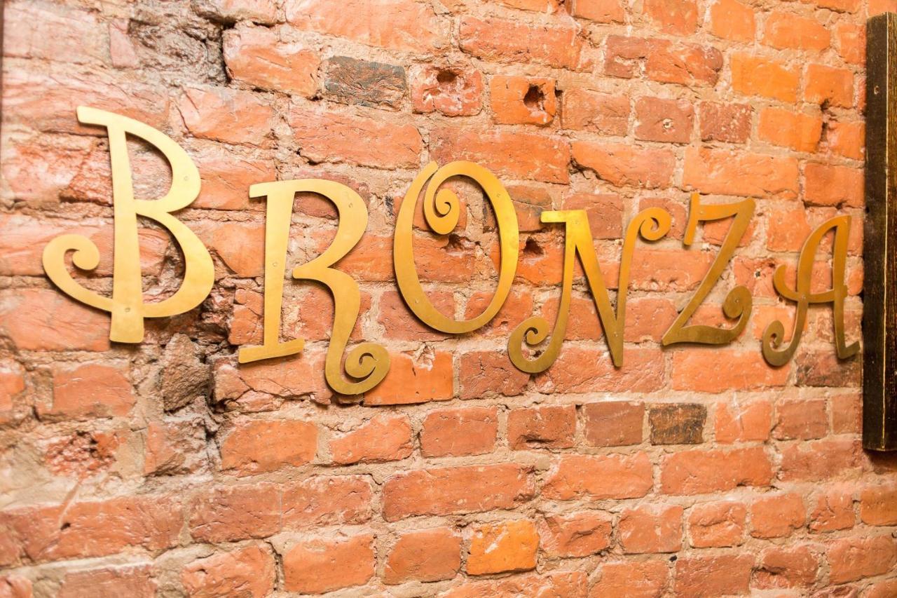 Bronza Hotel Szentpétervár Kültér fotó